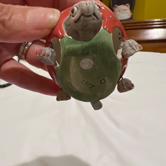 Ceramic Coral with Green Daisies Wiggling Turtle - Picture 5 of 7